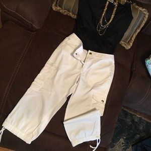 CHAPS  WHITE CAPRI'S    SIZE   4   100%  COTTON